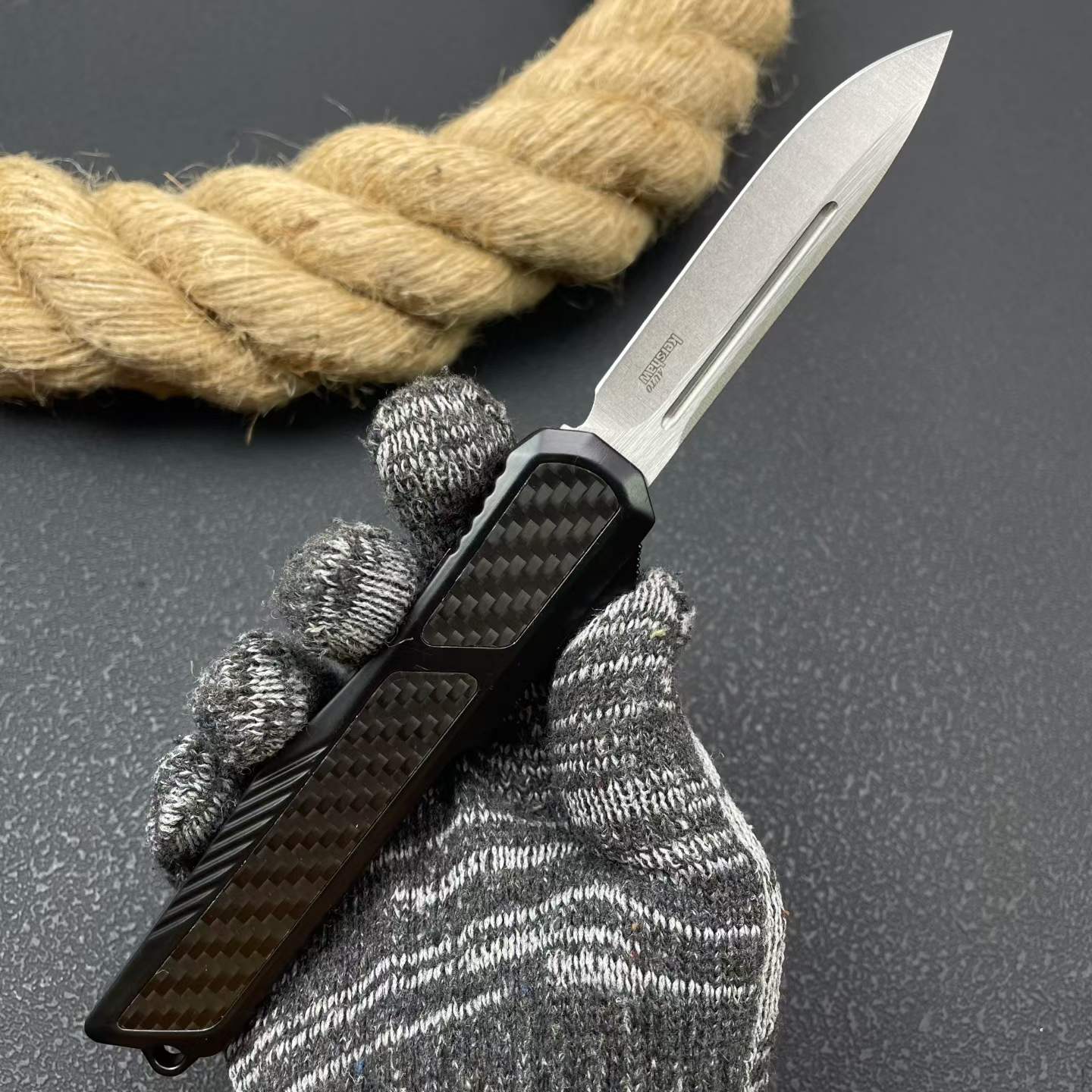 Carbon Fiber Handle 8Cr14MoV Stainless Steel Folding Knife