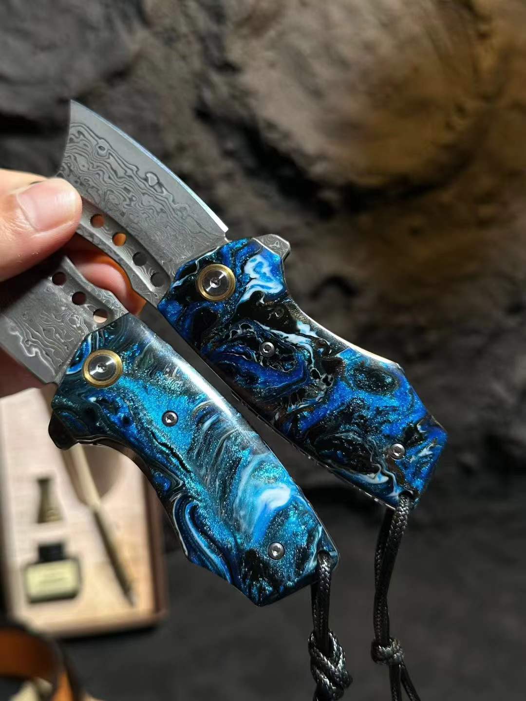 75-Layer Damascus Folding Knife – Galaxy Resin Handle