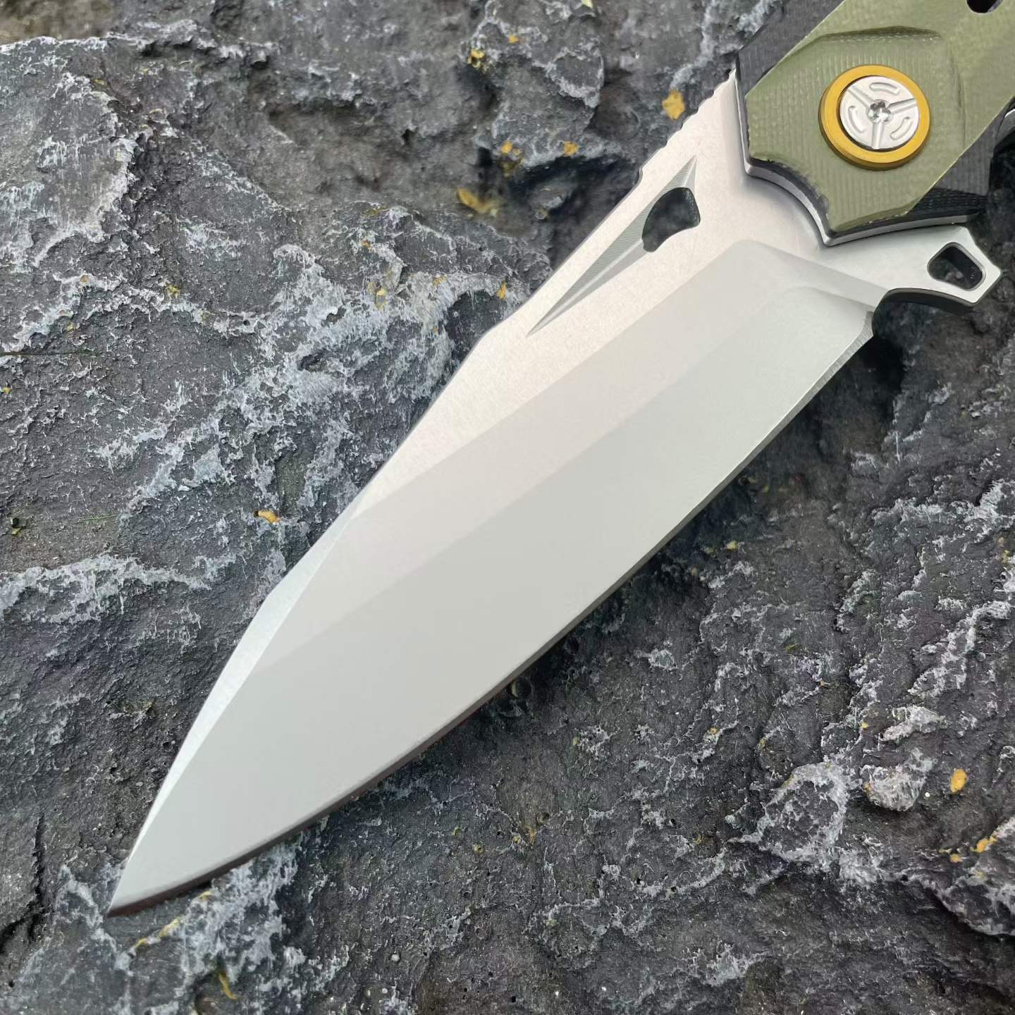 D2 Steel Folding Knife – 61-62 HRC CNC Ground Black & Green G10 Handle