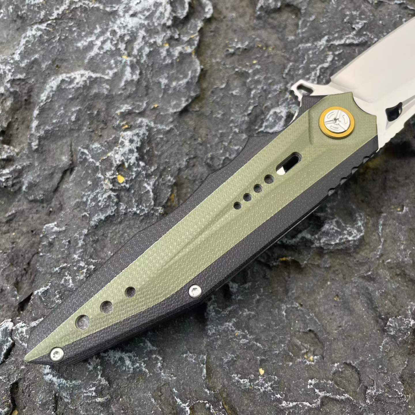 D2 Steel Folding Knife – 61-62 HRC CNC Ground Black & Green G10 Handle
