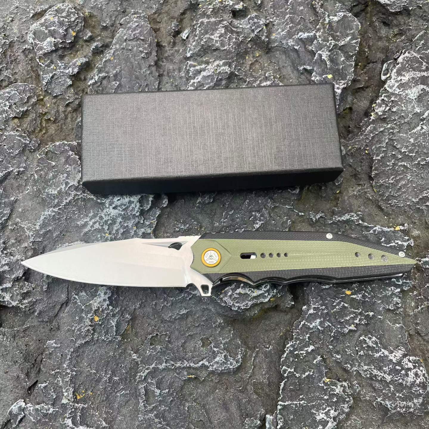 D2 Steel Folding Knife – 61-62 HRC CNC Ground Black & Green G10 Handle