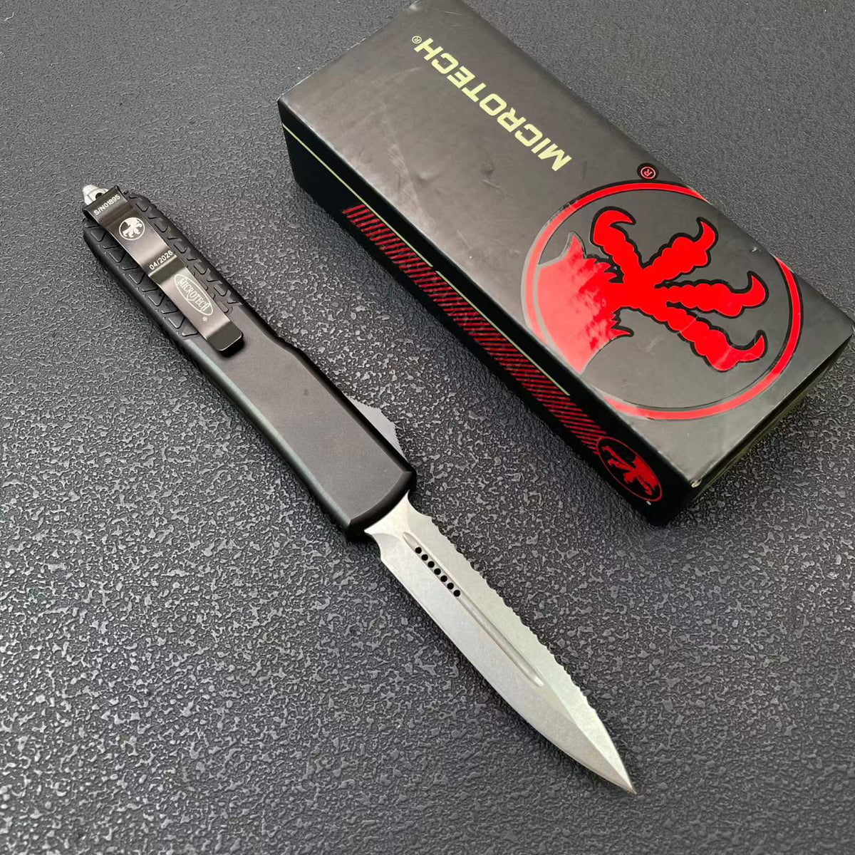 Aluminum Alloy UT85 Serrated Edge Tactical Knife 7CR14MOV