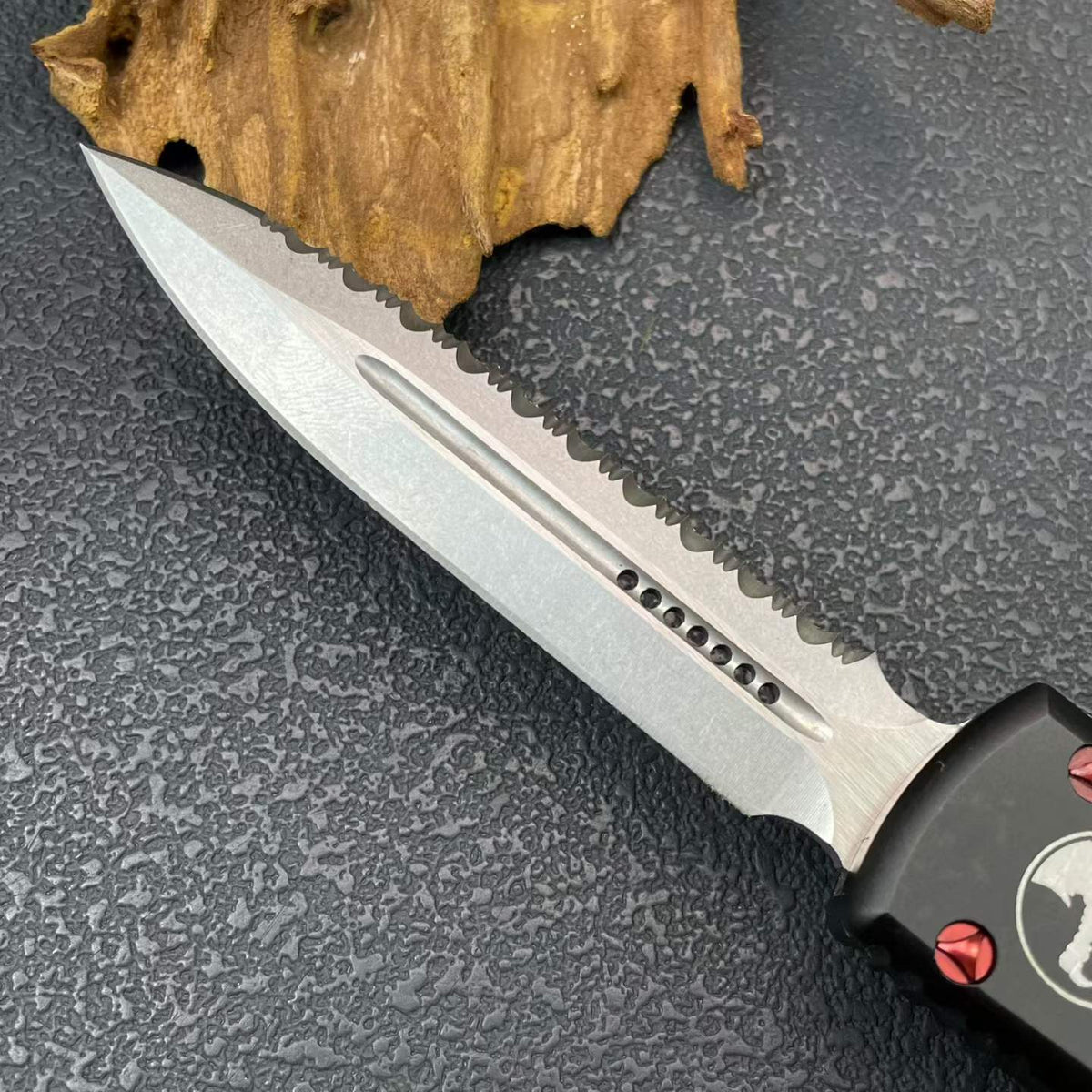 Aluminum Alloy UT85 Serrated Edge Tactical Knife 7CR14MOV