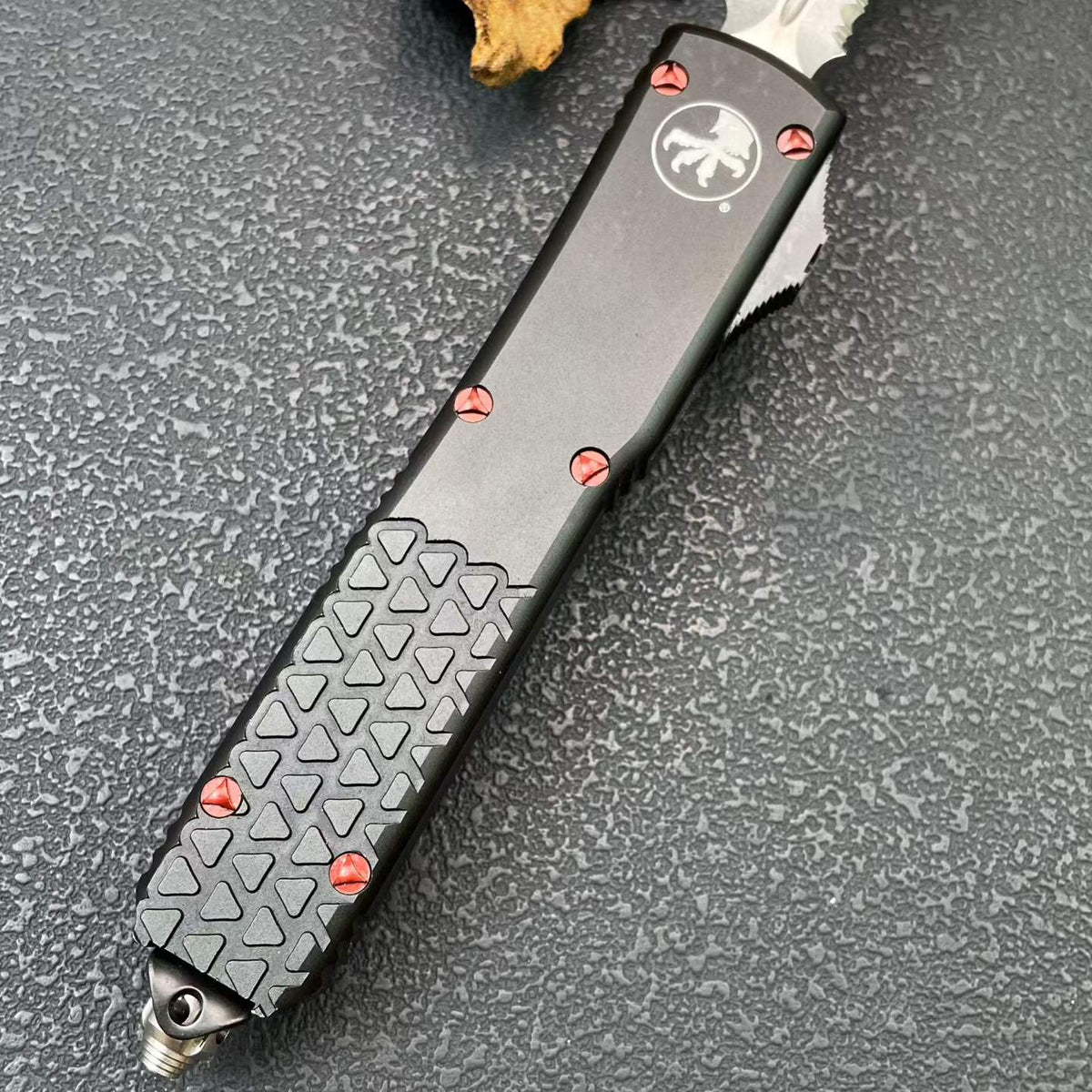 Aluminum Alloy UT85 Serrated Edge Tactical Knife 7CR14MOV