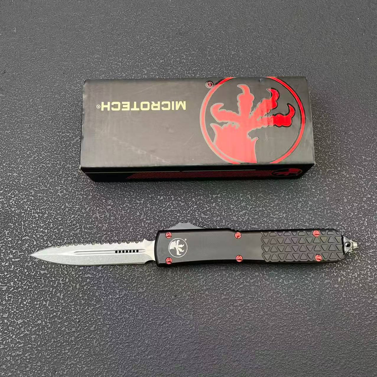 Aluminum Alloy UT85 Serrated Edge Tactical Knife 7CR14MOV