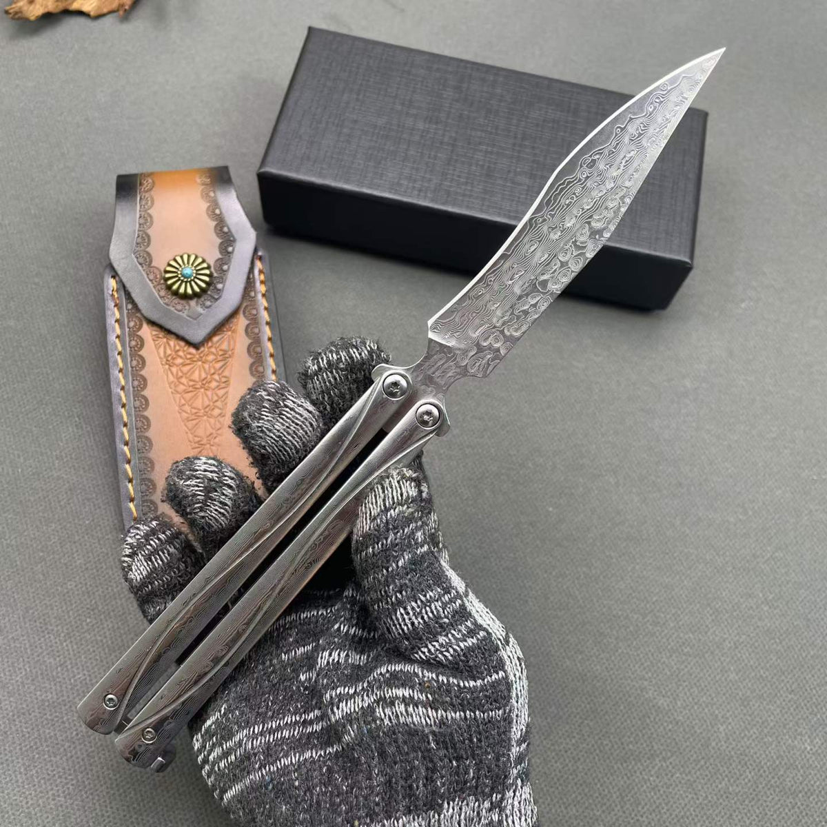 Premium Damascus Steel Folding Knife - Engraved Stainless Handle, VG10 Core
