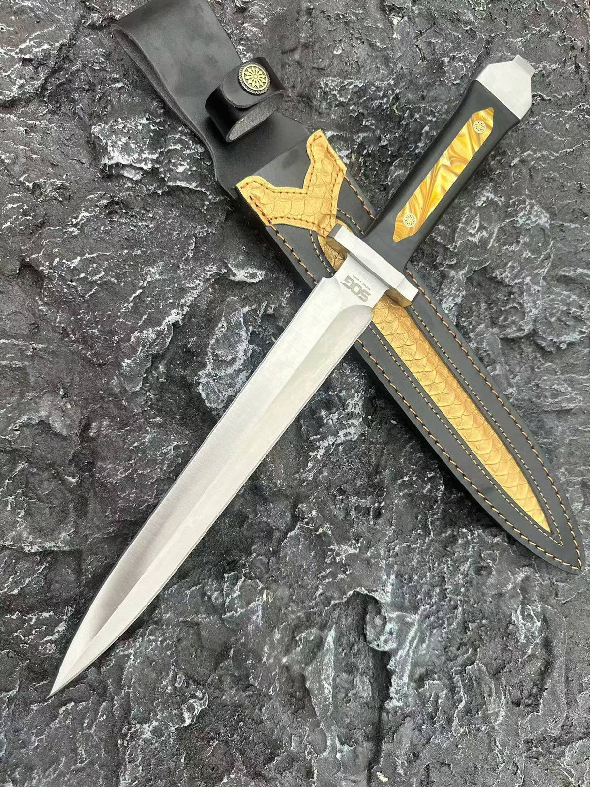 48cm double-edged dagger with satin blade, ebony and acrylic handle and leather sheath
