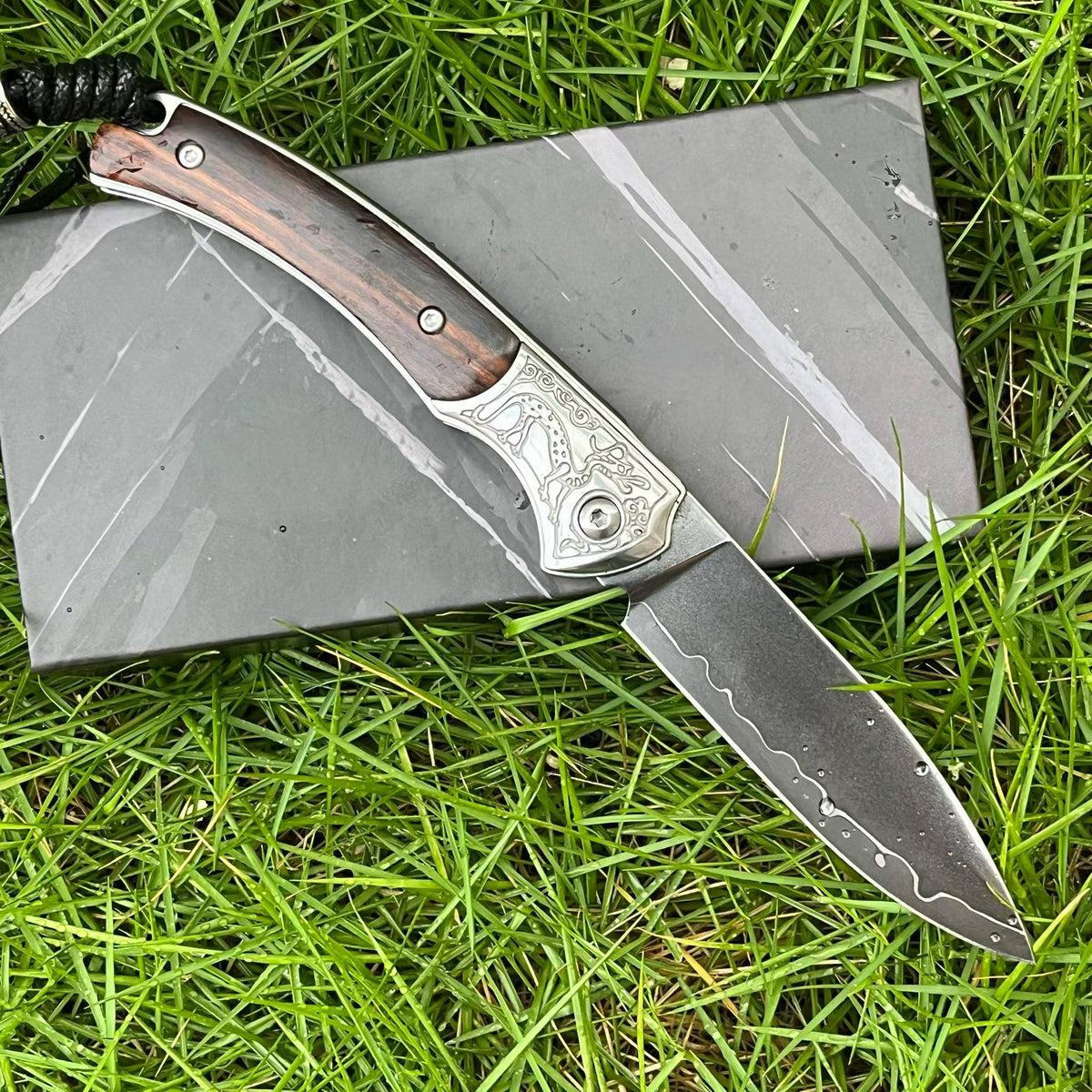 Premium Folding Knife - 9Cr14 Core Steel Blade, Desert Ironwood Handle with Engraved Bolster (18cm)