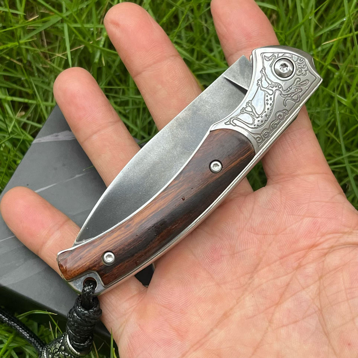 Premium Folding Knife - 9Cr14 Core Steel Blade, Desert Ironwood Handle with Engraved Bolster (18cm)