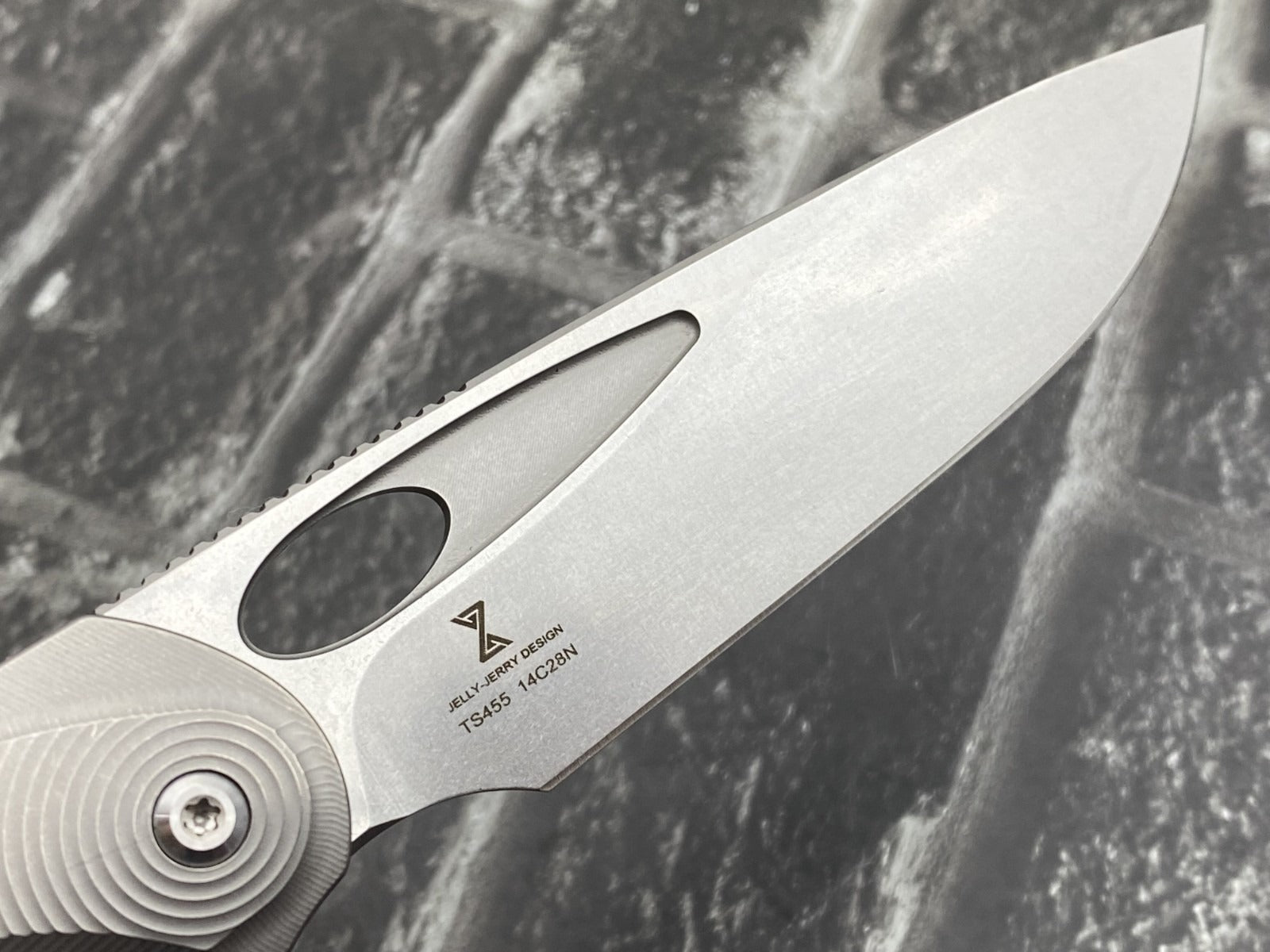 TwoSun TS455 Folding Knife – 14C28N Blade TC4 Titanium Handle