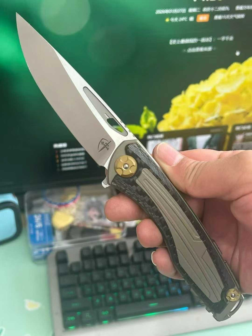 9'' New M390 Blade T4C inlaid  Carbon Fiber  Folding Knife VTF89